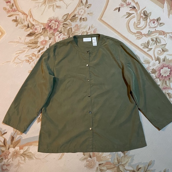Petite large hazel green blouse by Liz Claiborne - Picture 6 of 6